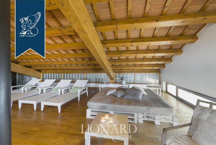 Image No.29-10 Bed Villa for sale