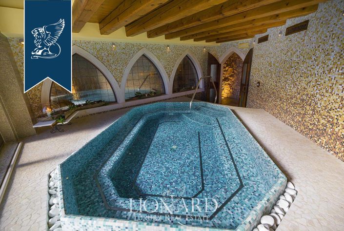 Image No.38-10 Bed Villa for sale