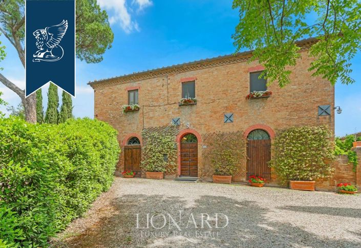 Image No.10-10 Bed Farmhouse for sale