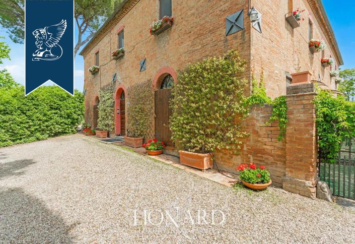 Image No.11-10 Bed Farmhouse for sale