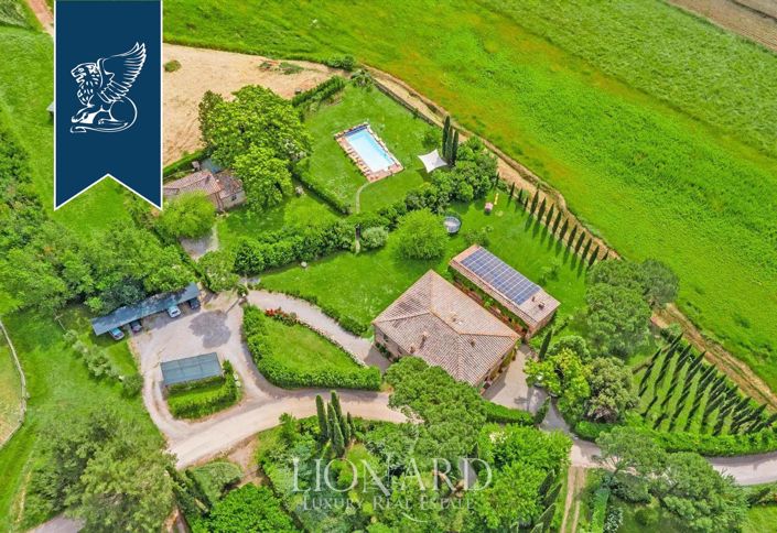 Image No.15-10 Bed Farmhouse for sale