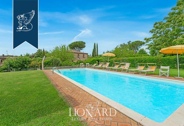 Image No.3-10 Bed Farmhouse for sale
