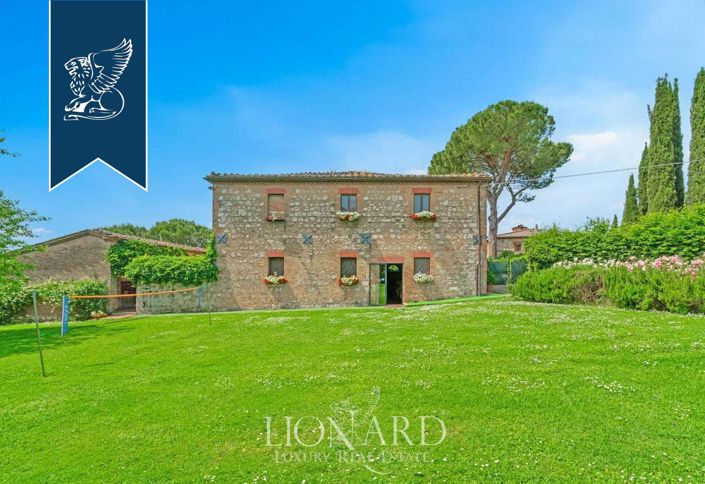 Image No.9-10 Bed Farmhouse for sale