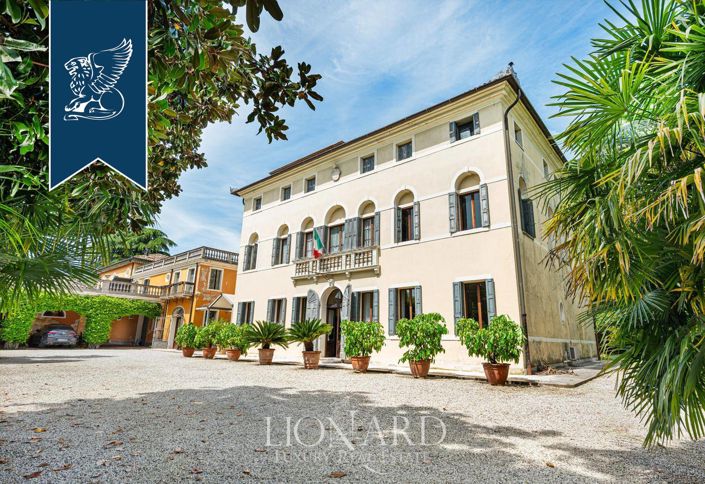 Image No.4-8 Bed Villa for sale