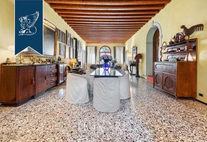 Image No.7-8 Bed Villa for sale