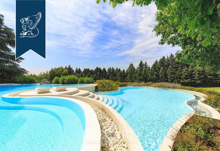 Image No.20-10 Bed Villa for sale