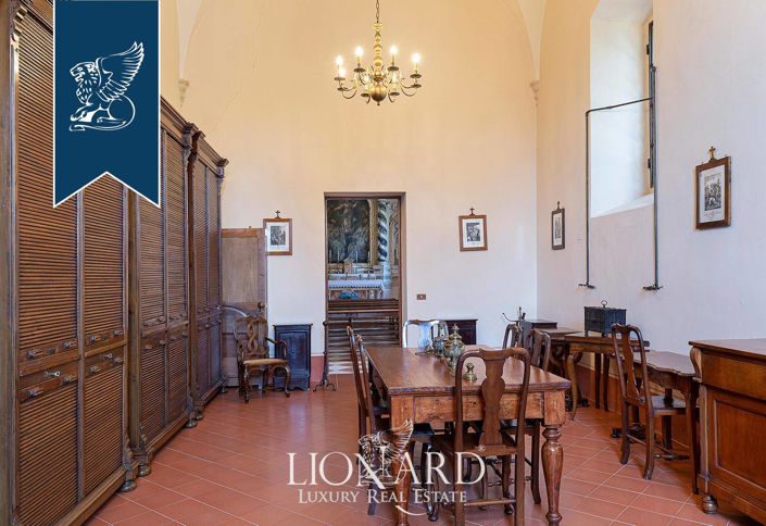 Image No.42-20 Bed Villa for sale