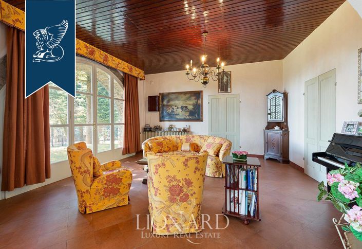Image No.47-20 Bed Villa for sale