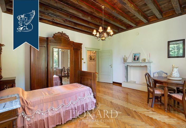 Image No.59-20 Bed Villa for sale