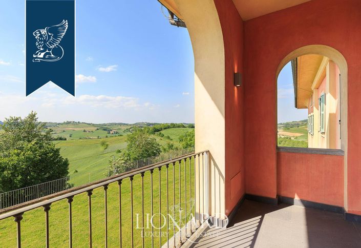 Image No.49-11 Bed Villa for sale