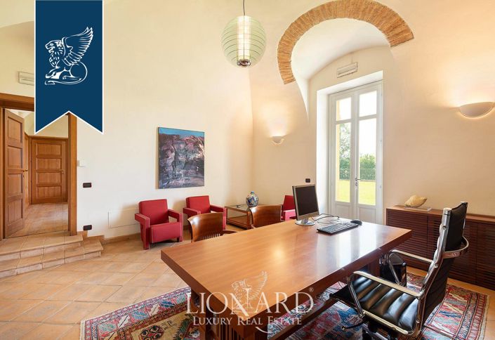 Image No.50-11 Bed Villa for sale