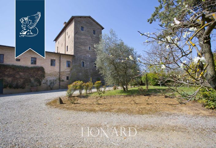 Image No.11-Maison de campagne de 10 chambres à vendre à Siena