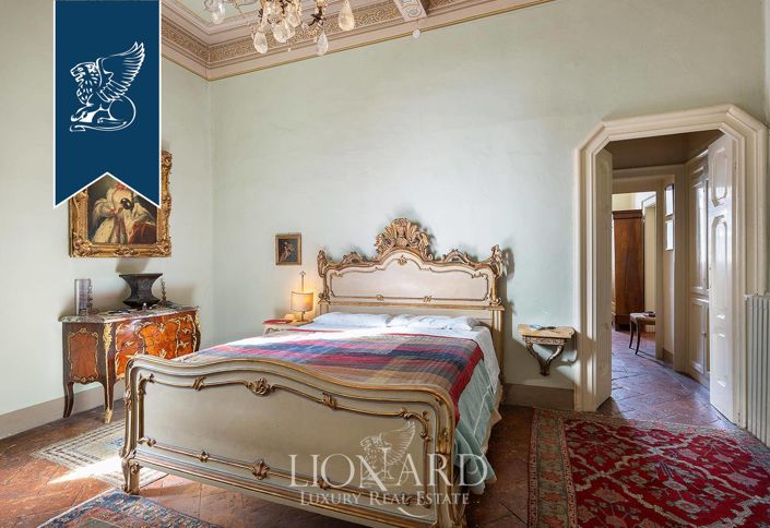 Image No.51-19 Bed Villa for sale
