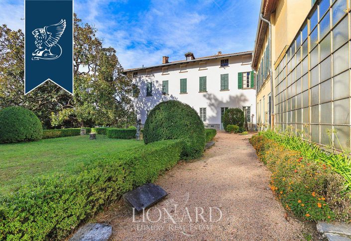 Image No.8-19 Bed Villa for sale