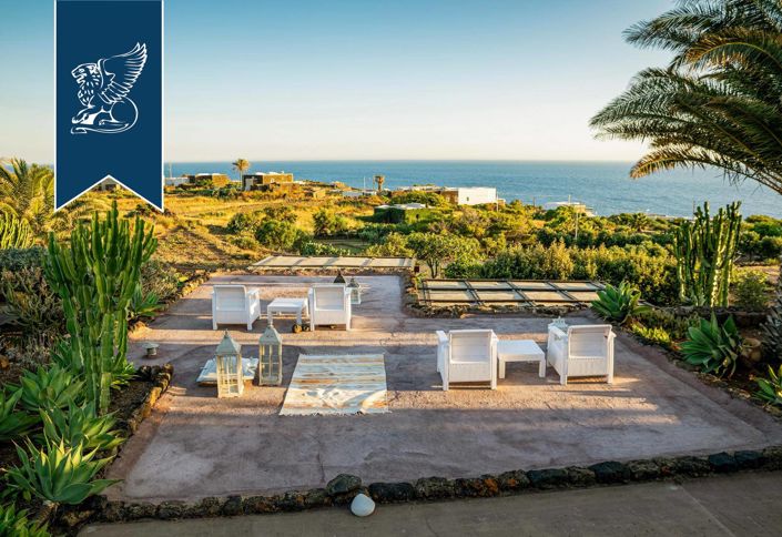 Image No.14-12 Bed Villa for sale