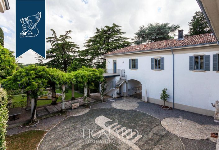 Image No.12-8 Bed Villa for sale