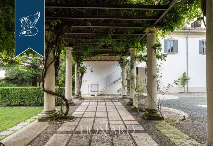 Image No.16-8 Bed Villa for sale