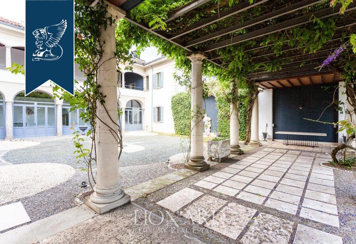 Image No.17-8 Bed Villa for sale