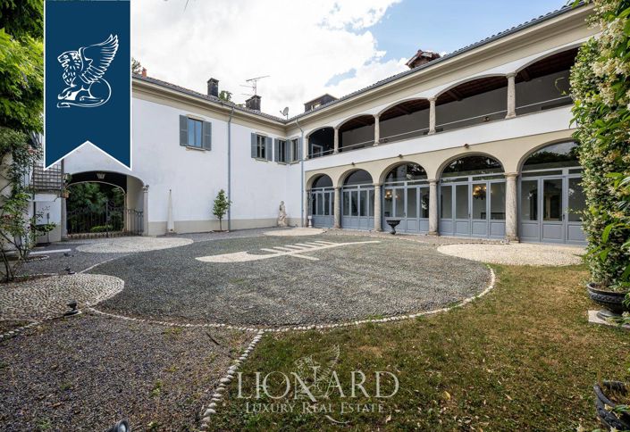 Image No.18-8 Bed Villa for sale