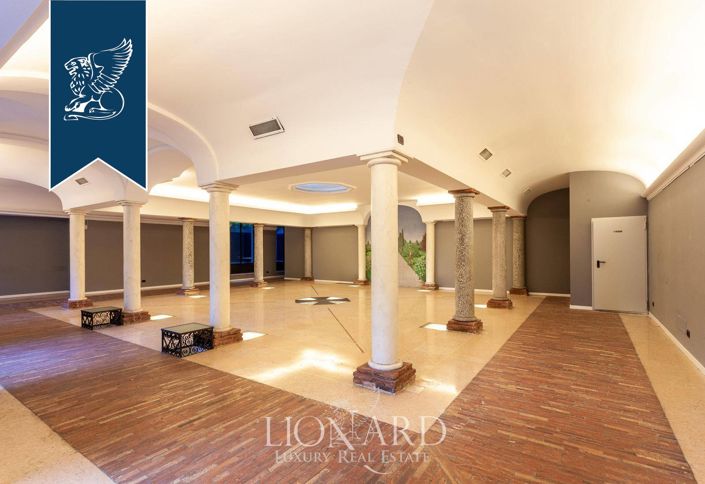 Image No.28-8 Bed Villa for sale