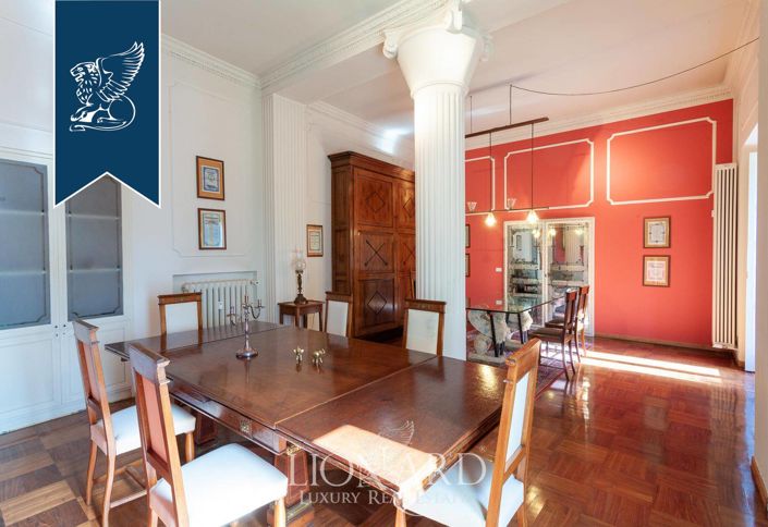 Image No.38-8 Bed Villa for sale