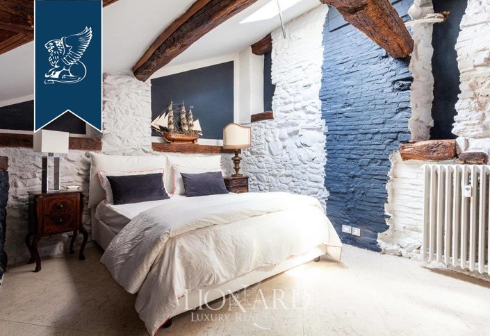 Image No.52-8 Bed Villa for sale