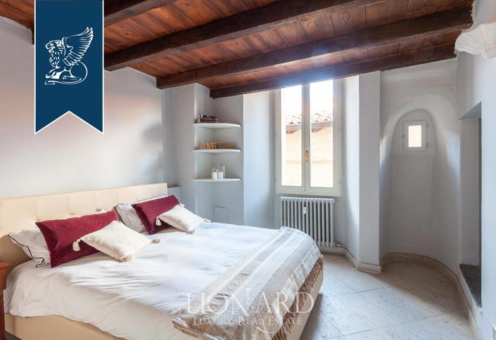 Image No.53-8 Bed Villa for sale