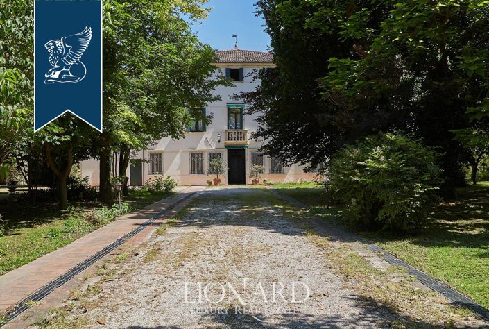 Image No.15-6 Bed Villa for sale
