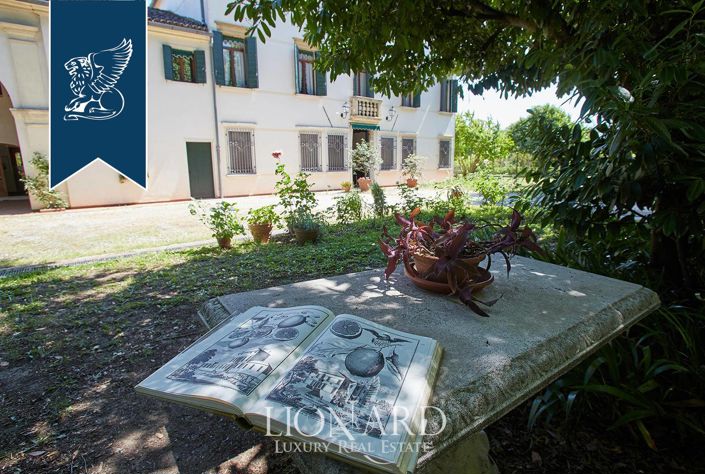 Image No.21-6 Bed Villa for sale