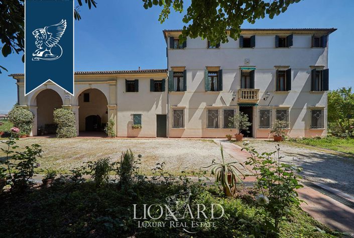 Image No.9-6 Bed Villa for sale