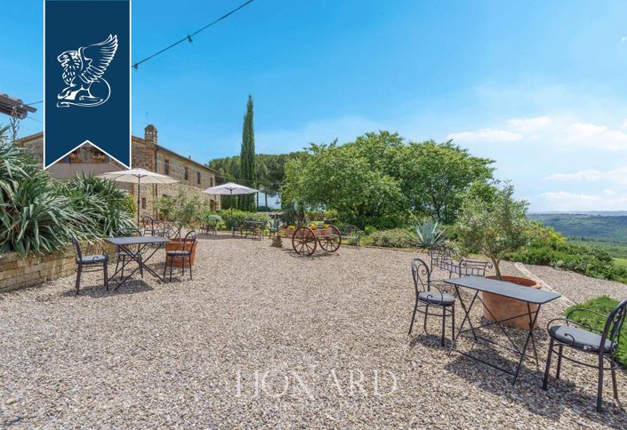 Image No.5-8 Bed Farmhouse for sale