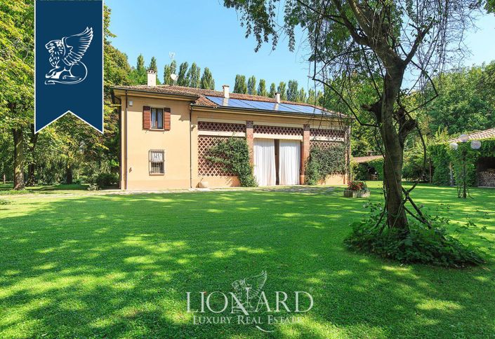 Image No.10-4 Bed Villa for sale