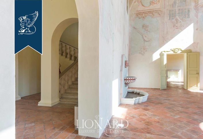 Image No.9-30 Bed Villa for sale