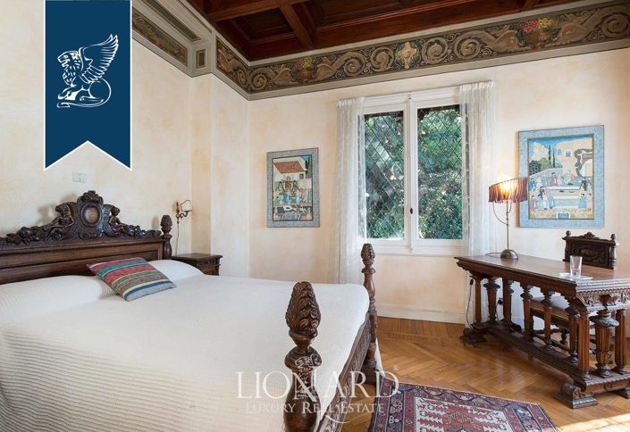 Image No.43-8 Bed Villa for sale
