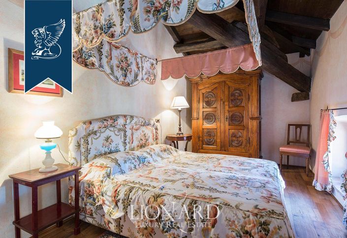 Image No.17-24 Bed Property for sale