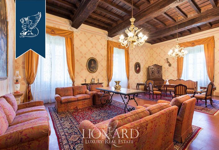 Image No.20-24 Bed Property for sale