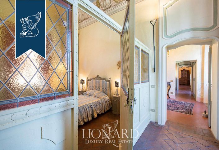 Image No.28-24 Bed Property for sale