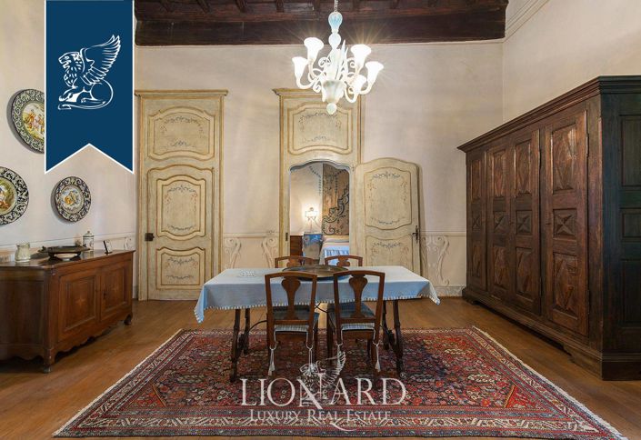 Image No.33-24 Bed Property for sale