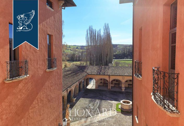 Image No.37-24 Bed Property for sale