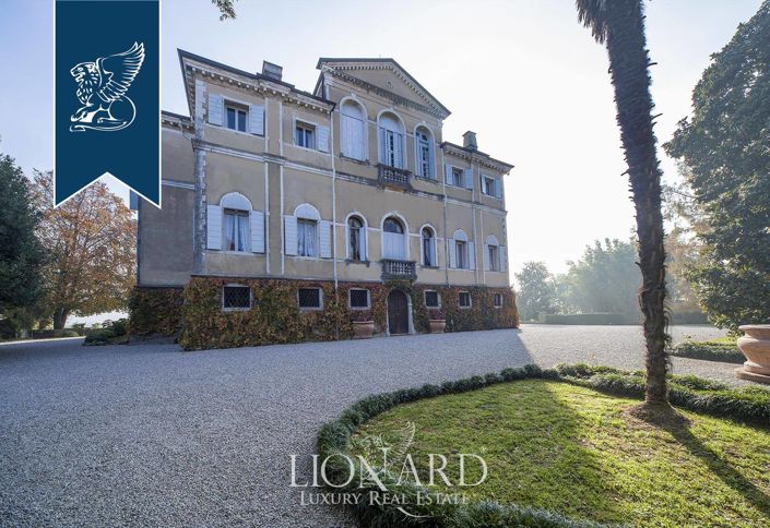 Image No.12-6 Bed Villa for sale