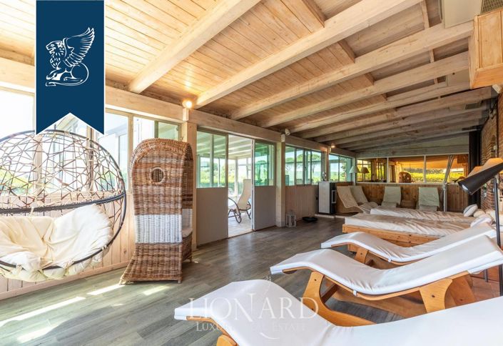 Image No.19-16 Bed Hotel for sale