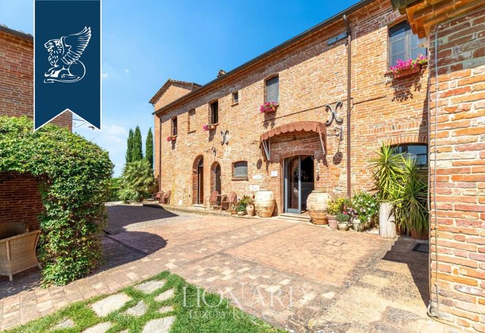 Image No.3-16 Bed Hotel for sale
