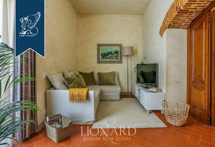 Image No.52-30 Bed Farmhouse for sale