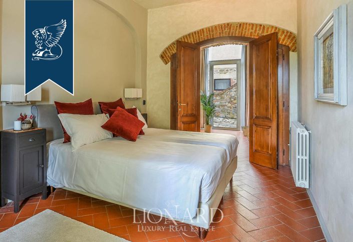 Image No.54-30 Bed Farmhouse for sale