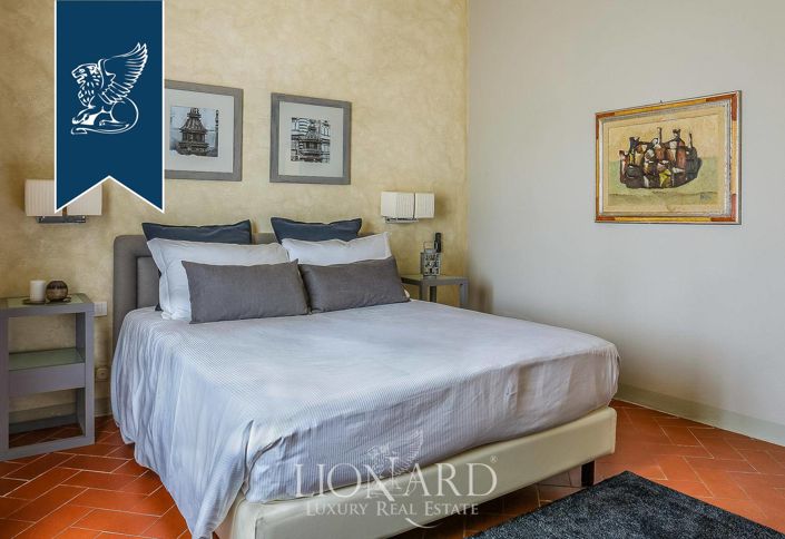 Image No.55-30 Bed Farmhouse for sale