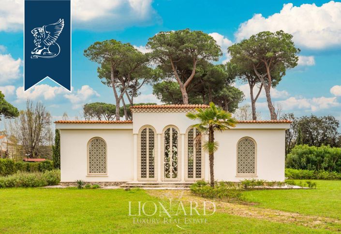 Image No.11-15 Bed Villa for sale