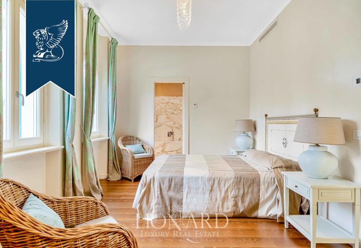 Image No.4-15 Bed Villa for sale