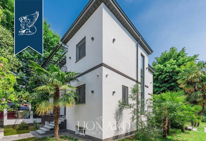 Image No.2-6 Bed Villa for sale
