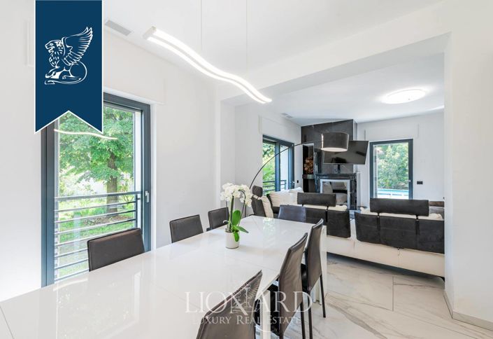 Image No.8-6 Bed Villa for sale