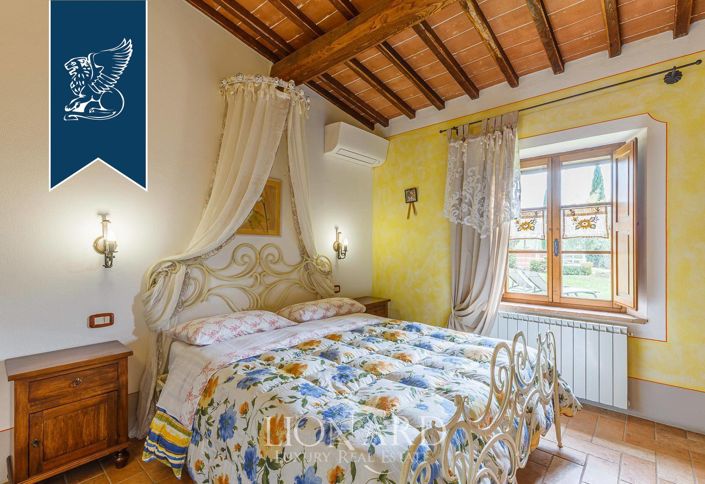 Image No.17-25 Bed Farmhouse for sale